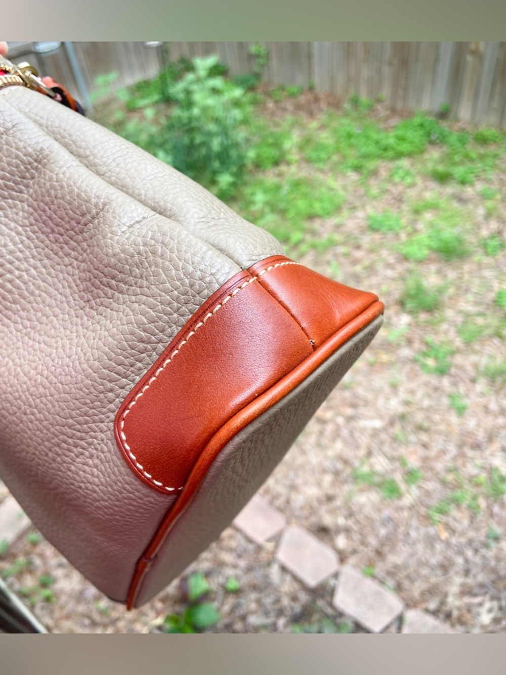 Dooney & Bourke Zippered Leather Crossbody with Red Interior Minimalist Casual - Picture 9 of 17
